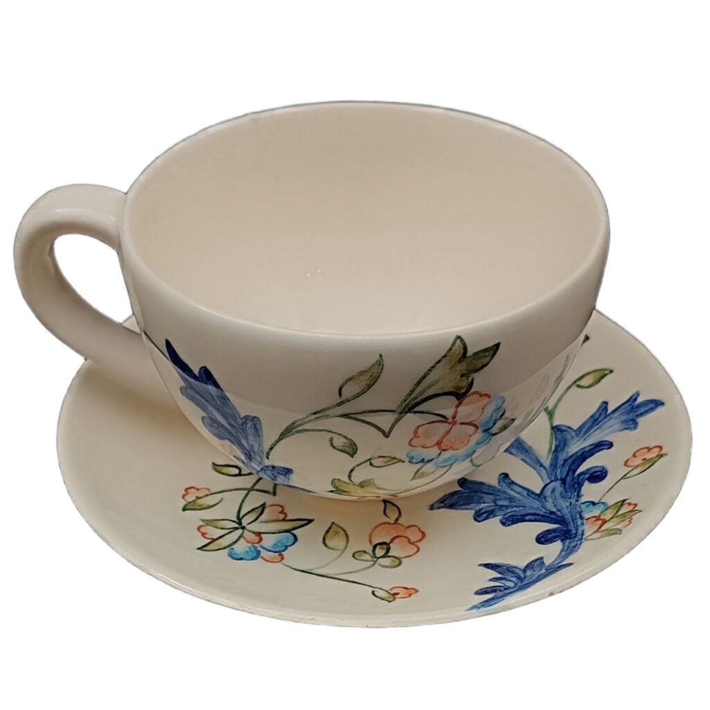 فنجان نعلبکی قجر هیوا 14010915 از زیباترین طرحهای سنتی ایرانی با کیفیت و چشم نواز برای نوشیدن لذیذترین نوشیدنیهای ایرانی