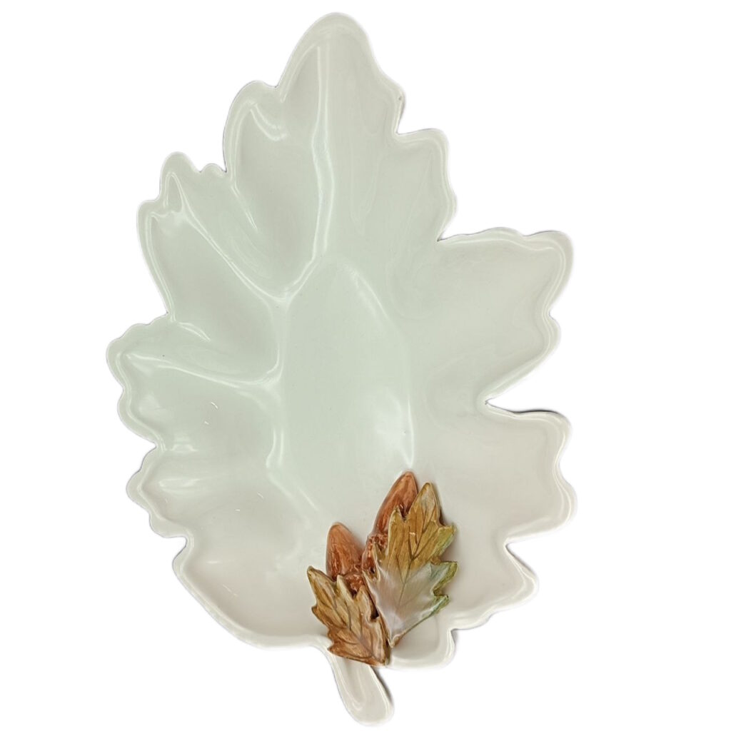 شیرینی خوری برگ هیوا زیباترین شیرینی خوری تلفیقی از هنر دست و زیبایی طبیعت